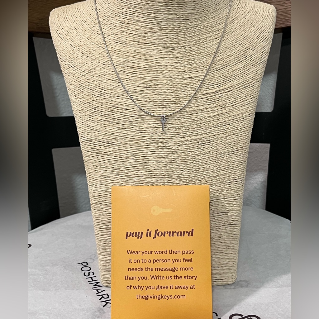 The Giving Keys New Authentic Abundance Snake Chain Mini Key Necklace 64$